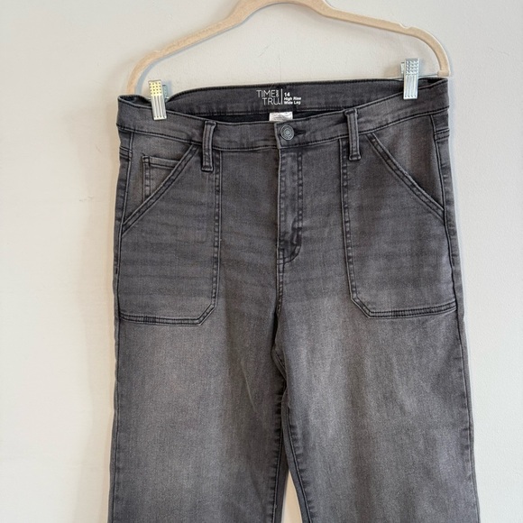 Time and Tru Women's Dark Gray Cropped Flare Jeans, Size 14 - Picture 6 of 8